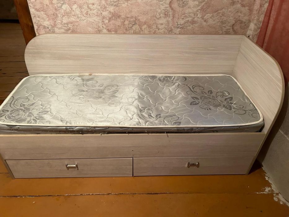 Продам кровать с мотрасом