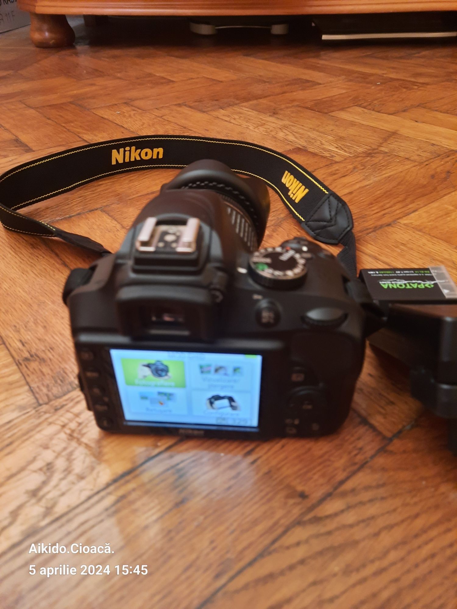 Vând aparat foto Nikon D 3400