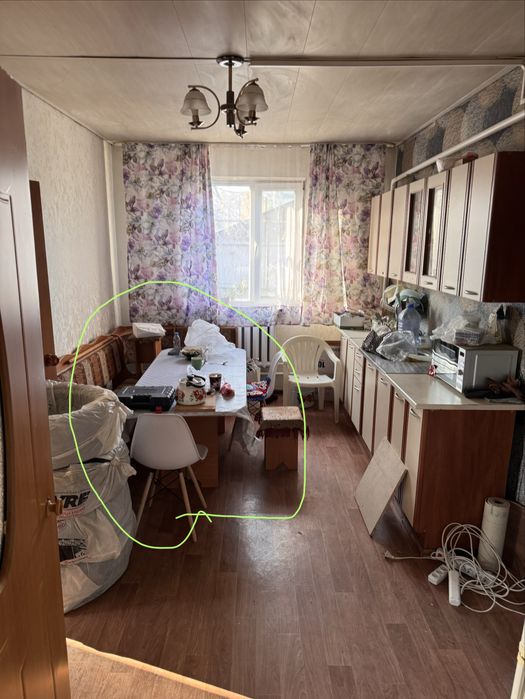 Кухонный стол со стульями