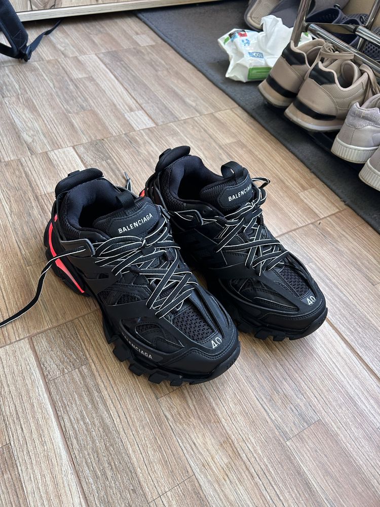 balenciaga track