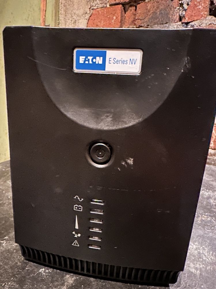 EATON UPS 2000 VA 1200W стабилен и здрав