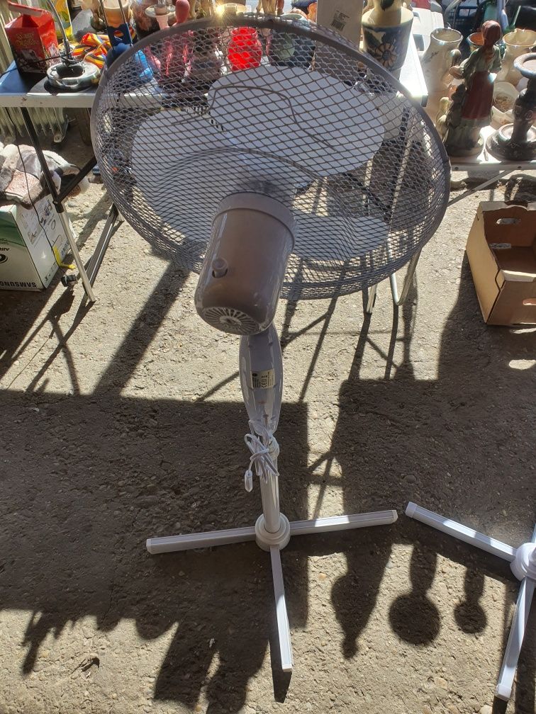 Vând 2 ventilatoare