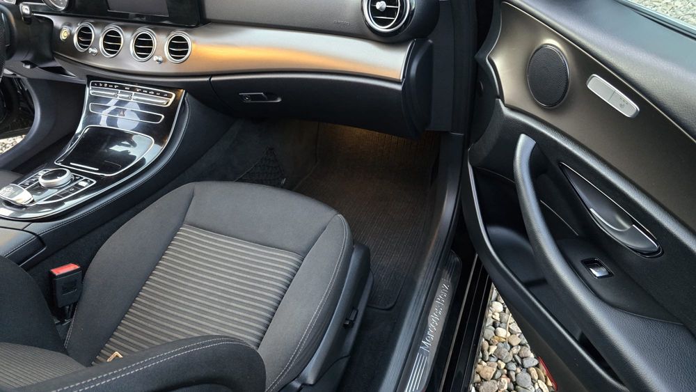 Mercedes E 200 Benzina ! Impecabil ! Pret brut! Factură+garanție!