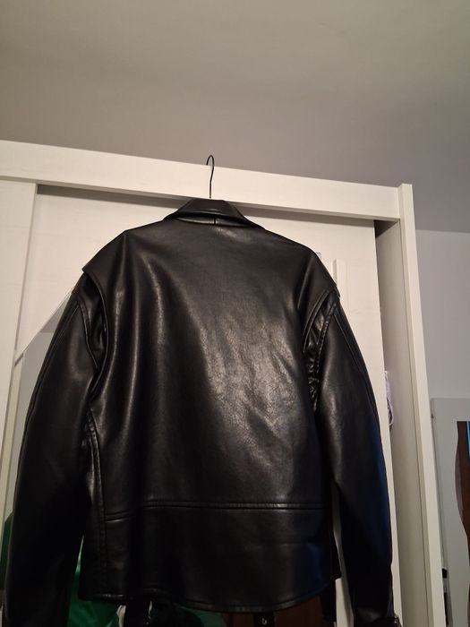 Geacă de piele originala.