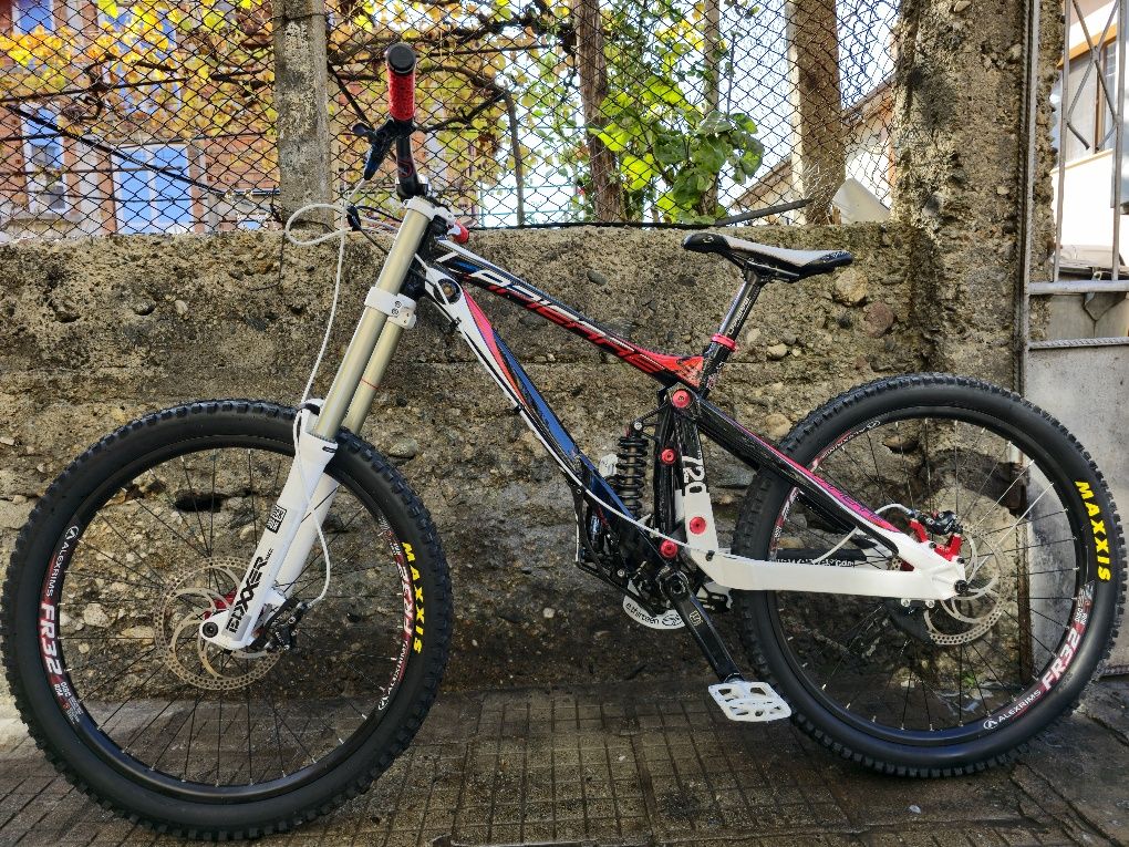 Downhill bike 26 La pierre Перфектен, Boxxer Rockshox, Fox dh. MAXXIS