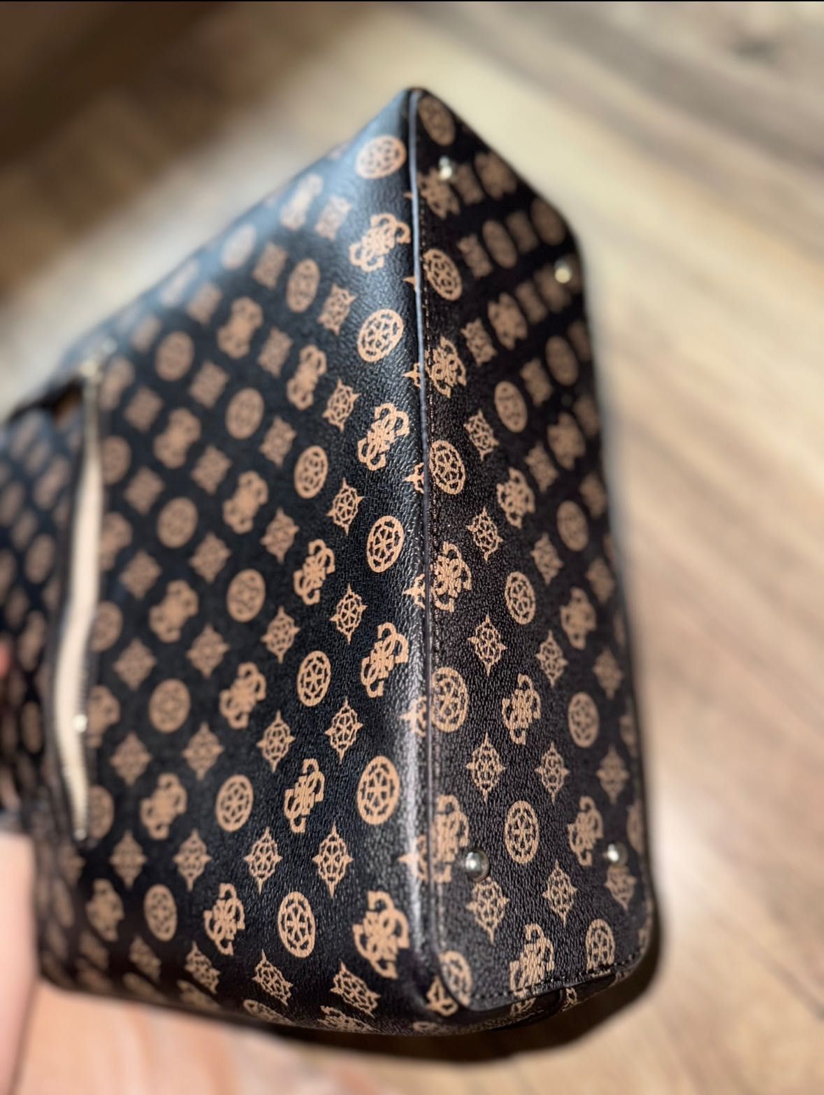 Чанта Guess кафява кожа