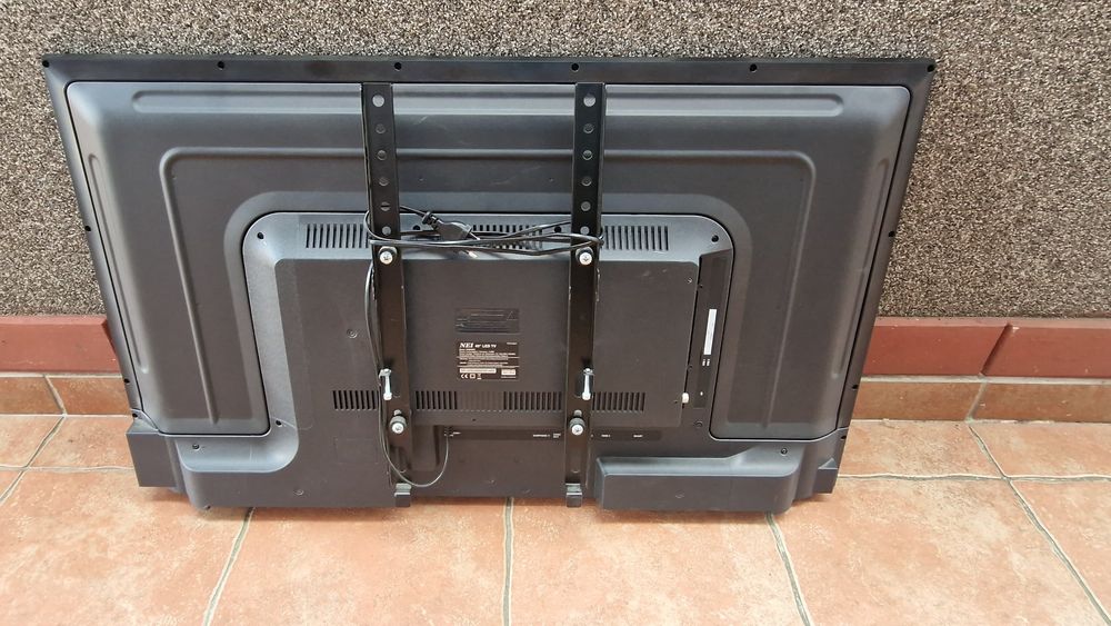 Vînd Led tv NEI de 32 si 40