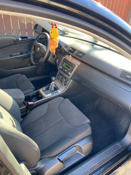 Vând Volkswagen Passat