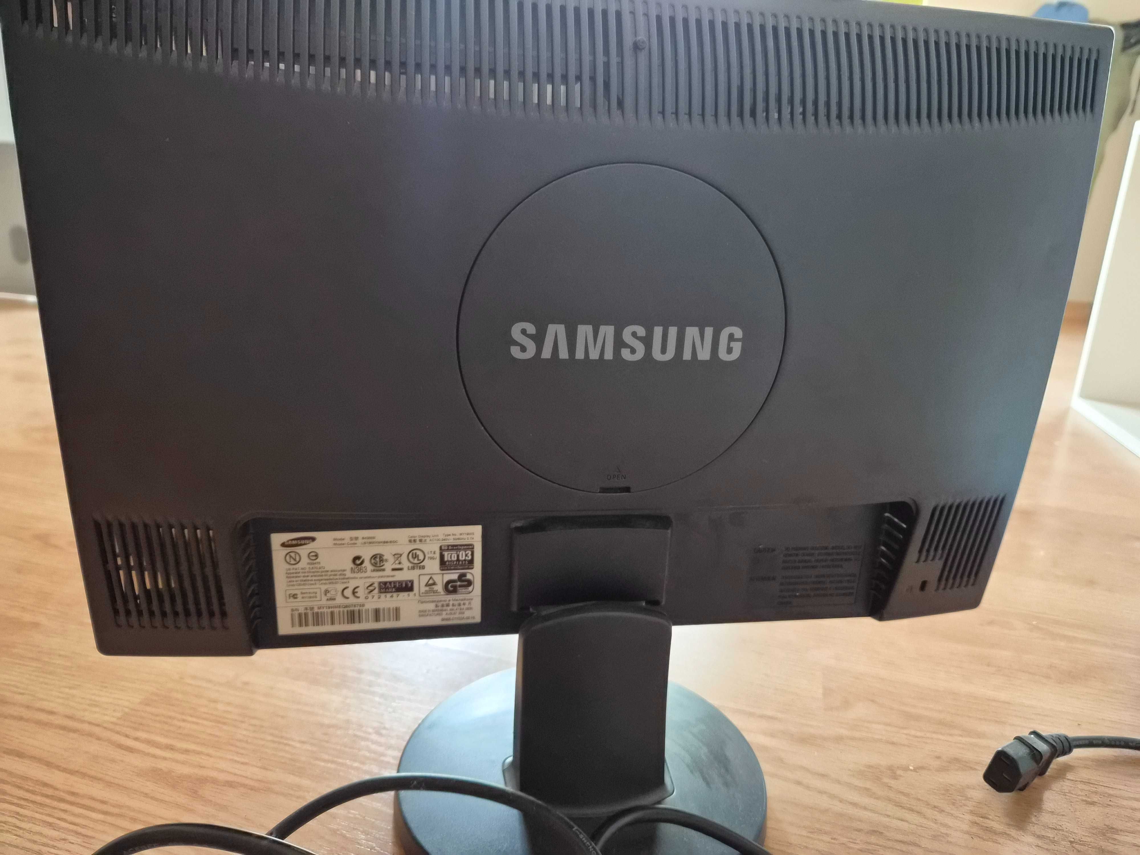 Монитор  SAMSUNG