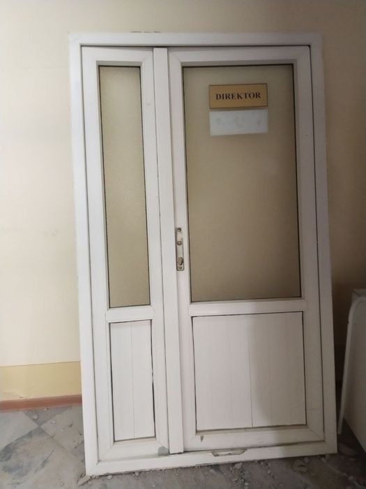 Акфа пласт эшиклар срочно сотилади холати яхши