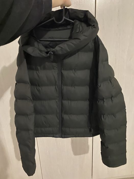 Продам женские вещи по низким ценам. Куртки, кофточки, жилетка.