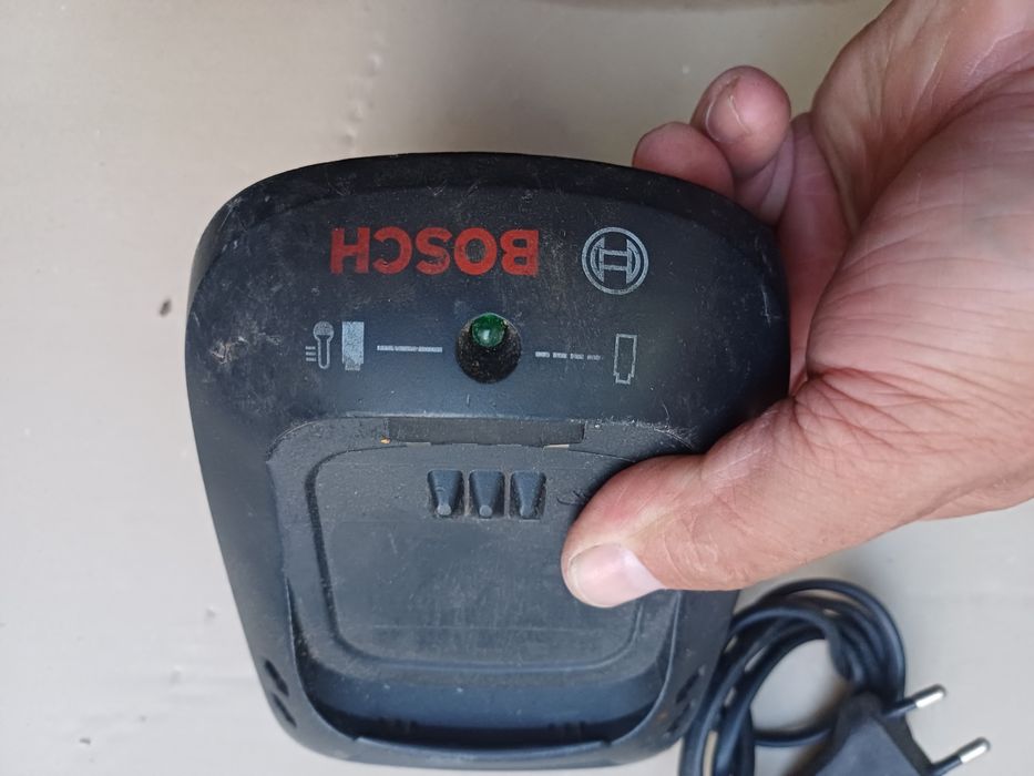 Incarcator baterii Bosch AL 2215. Este testat