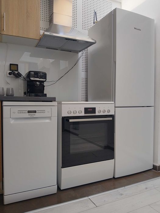 Готварска печка Bosch, хладилник Miele, съдомиялна Ariston