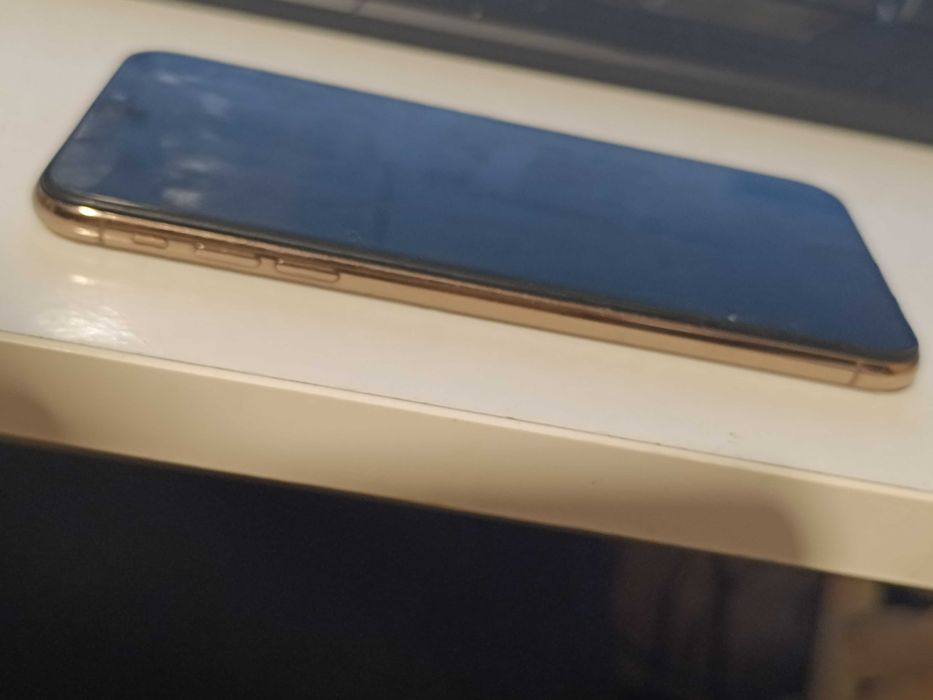 Продавам Iphone XS MAX 64 GB 100%