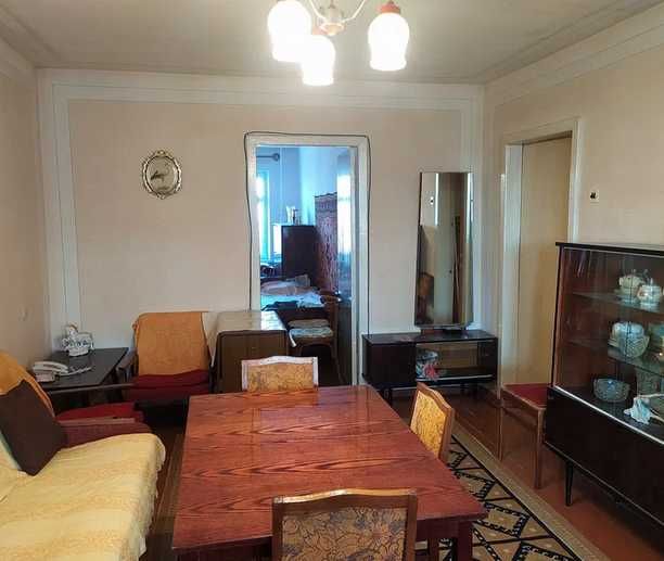 Продаю 2х комн 4 эт 5 ти эт улица  А. Фитрат 11 роддом   2х6  лоджия