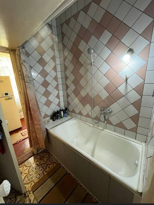 Срочно продается квартира Чиланзар 7 2/4/4