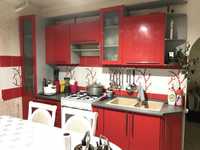 Кухонная мебель красного цвета