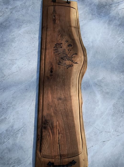 Ръчно изработени дъски и плата за рязане и поднасяне