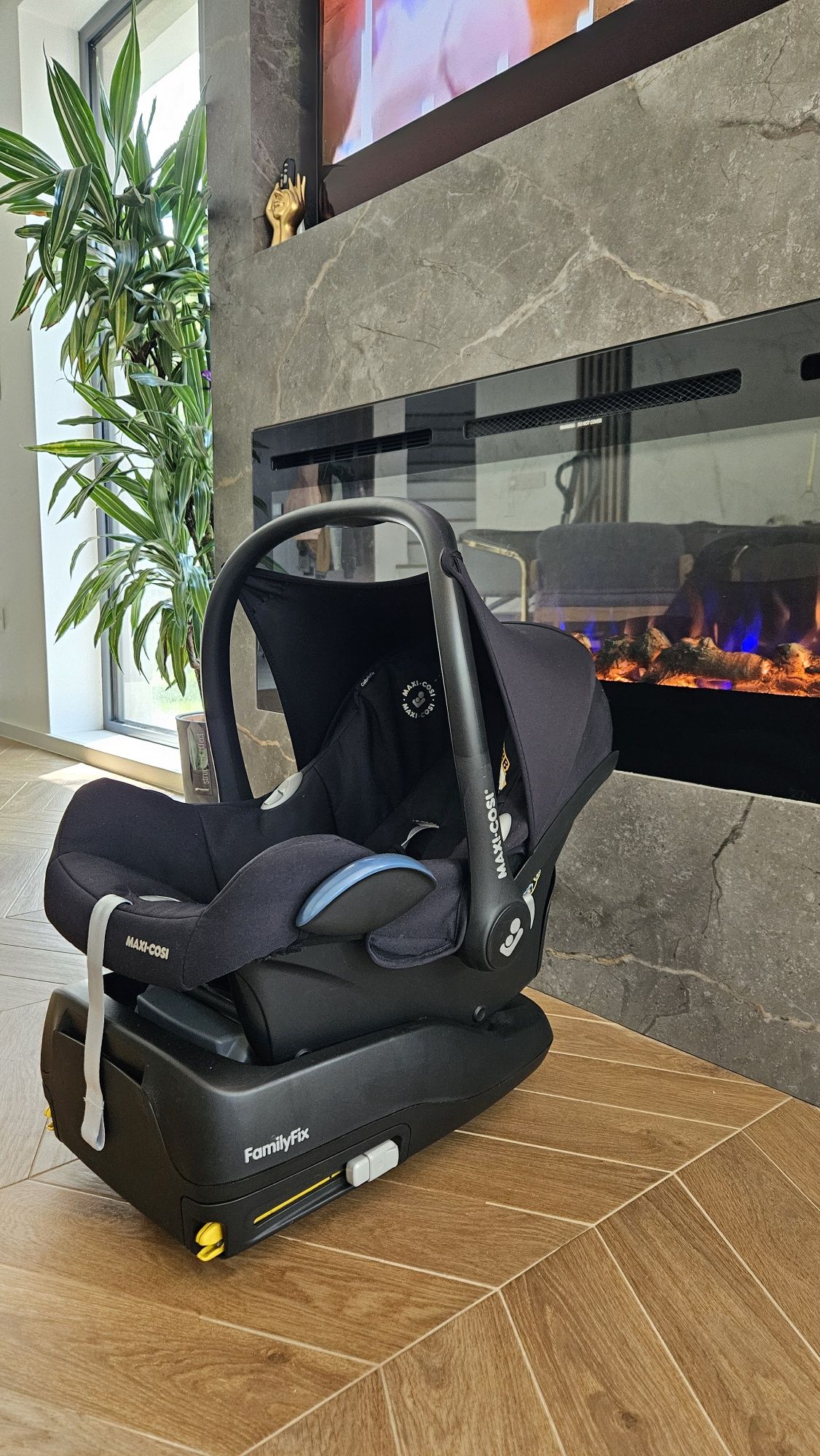Столче за кола Maxi Cosi с Isofix база