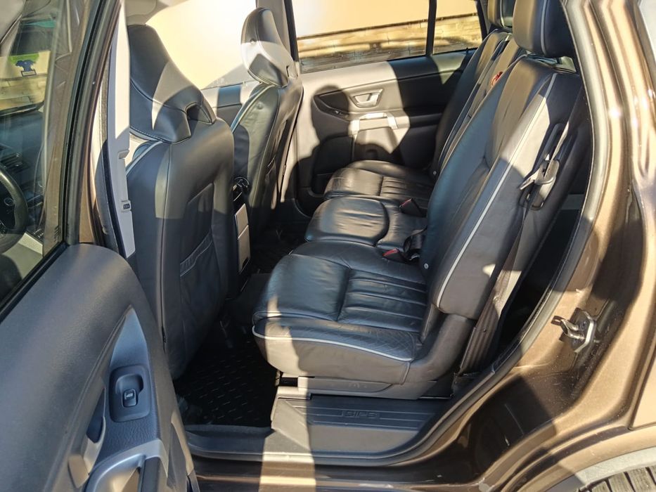 Vând Volvo XC90 4/4 D5AWD