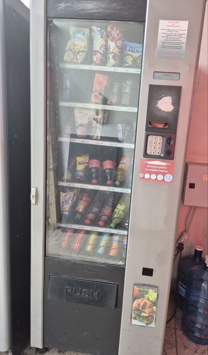 Вендиг машина за студени храни и напитки