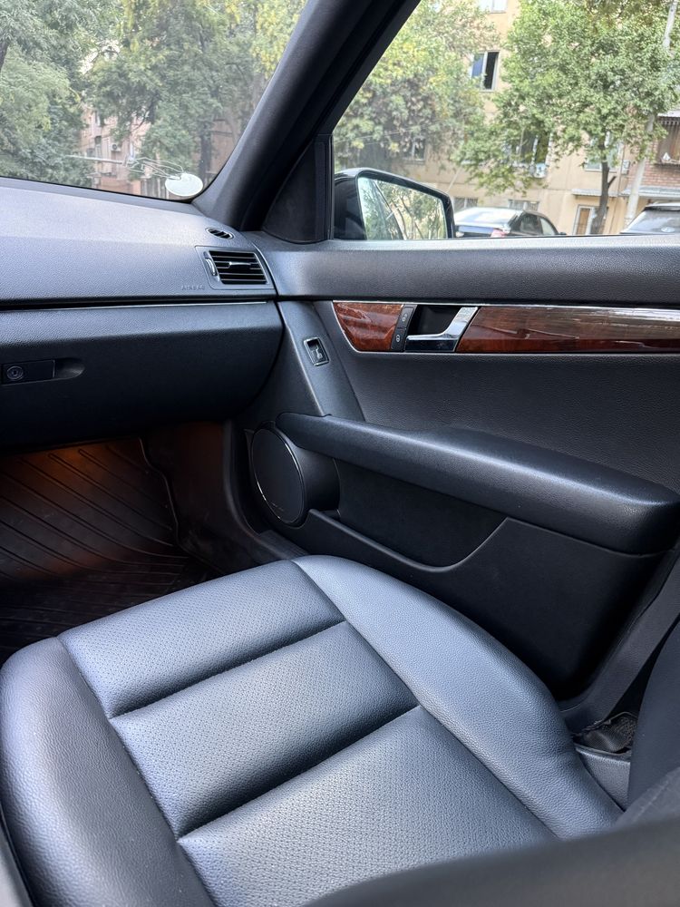 Mercedes Benz W204 C300 4Matic