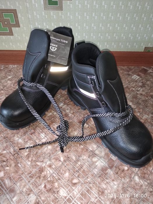 Ботинки рабочие р. 42 и 43.