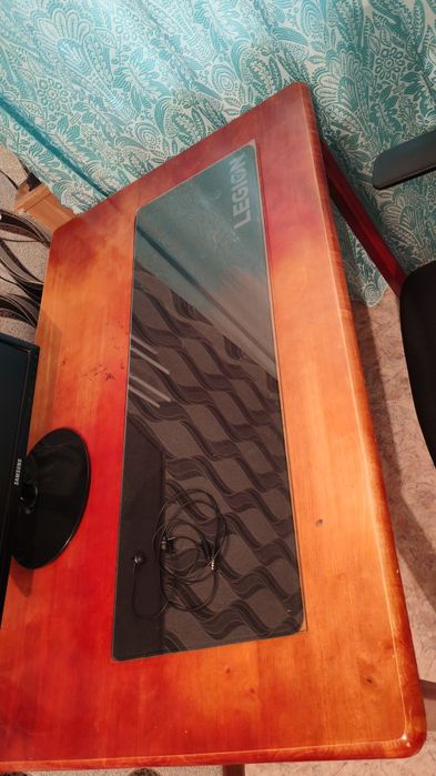 Кресло и рабочий стол