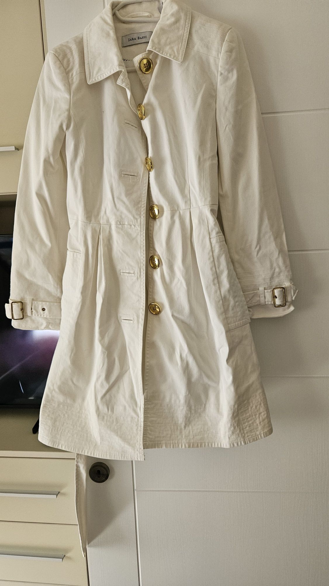 Trench Zara alb cu cordon