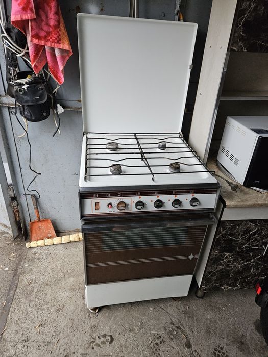 Продаётся газ плиту Брест рабочий