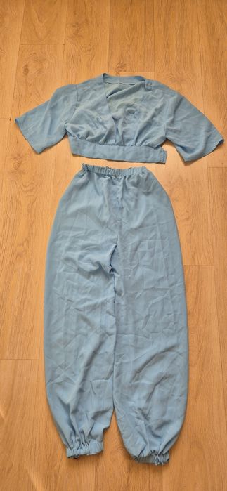 Официални дрехи за момиче 9/10г цената е за всичко.