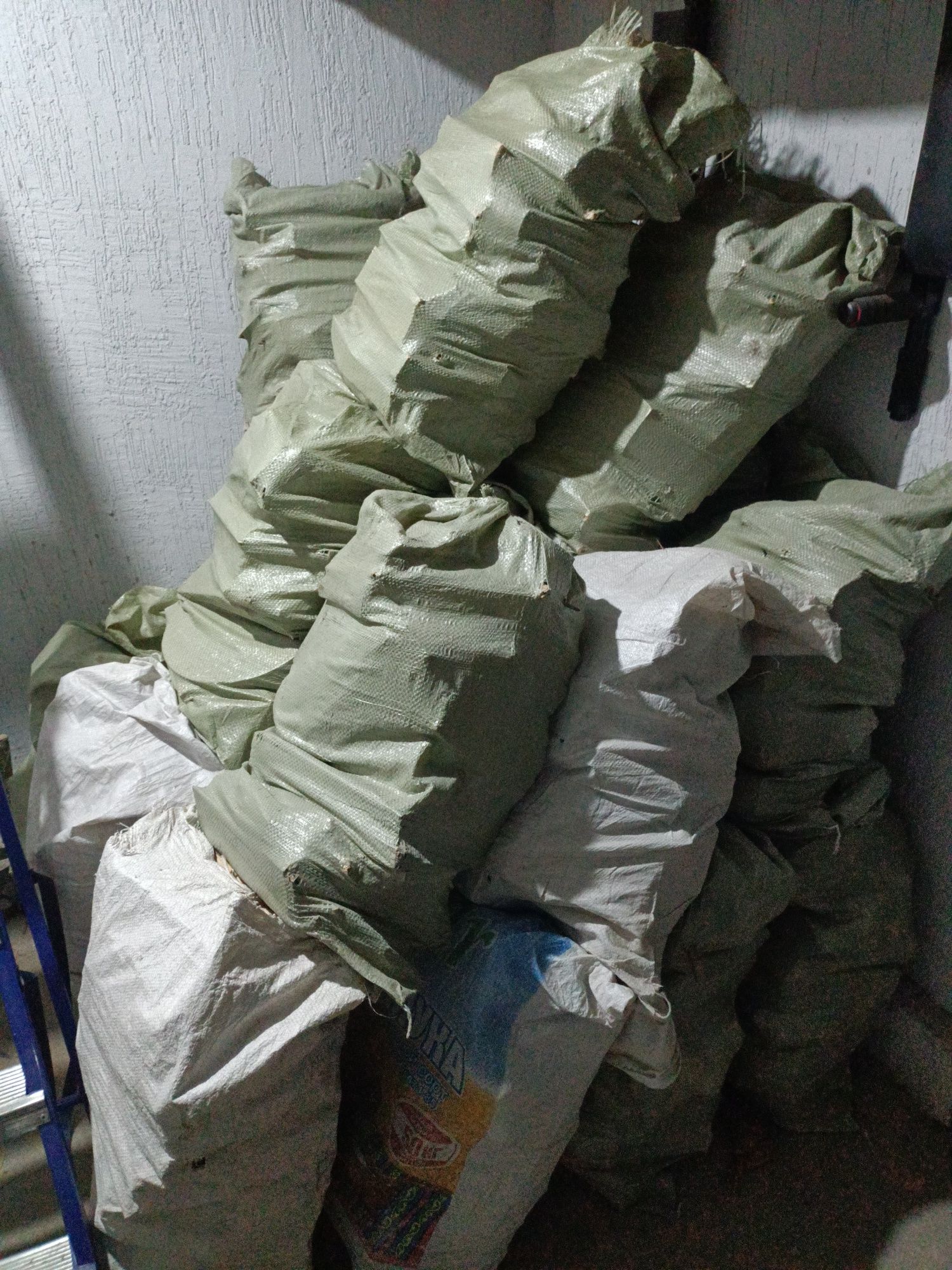 Дрова пиленые новые -1  мешок 600 тенге