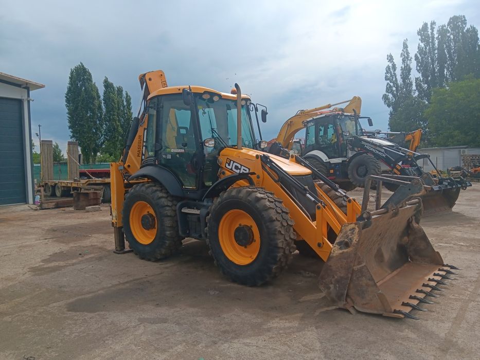 Vând buldoexcavator jcb 4cx