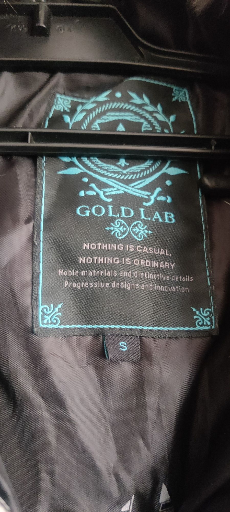 Дебело мъжко черно пухено яке Gold lab