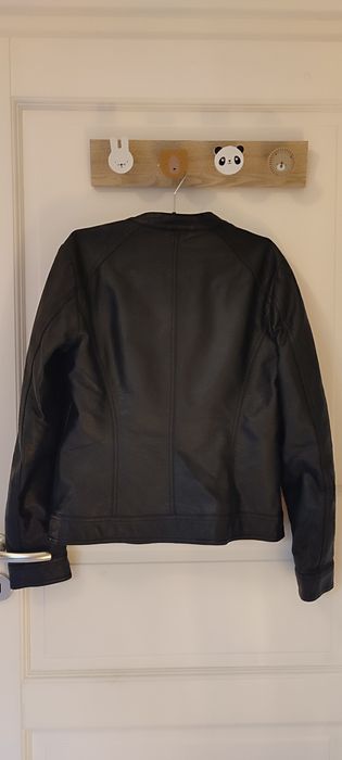 Gecuta din piele naturala neagra, croi pe talie, model deosebit