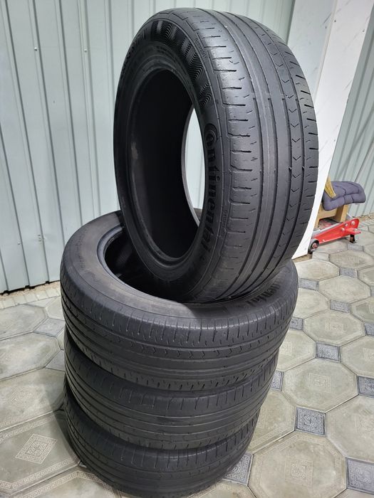 Продам шины  в комплекте Continontal 215/55/17 в хорошом состояние