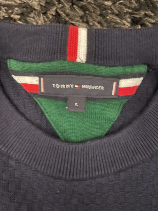 Чисто нов пуловер на Tommy hifiger
