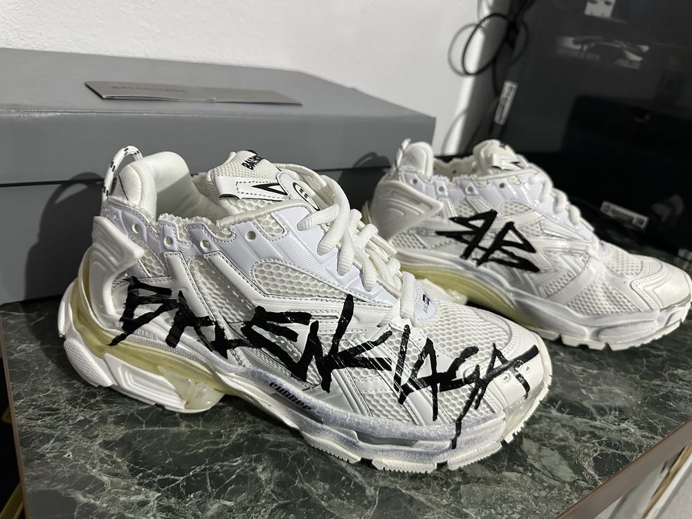 Balenciaga Runner White Grafitti 42