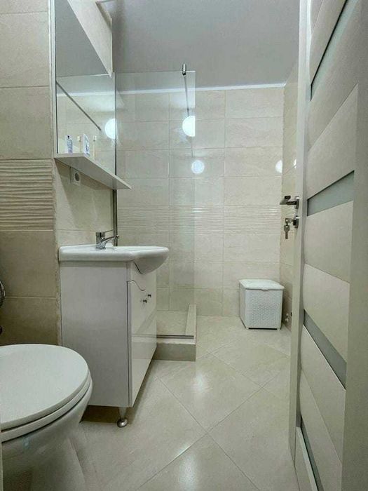 Apartament 3 camere de închiriat et. 2, CT, lângă cinema Geo Saizescu