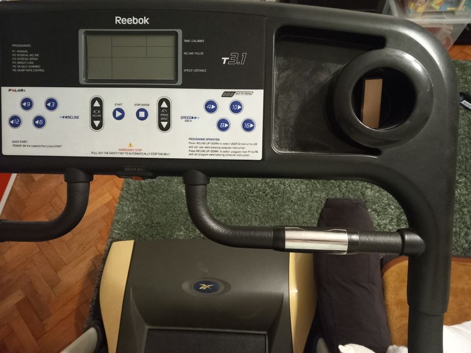 Banda de alergat semiprofesionala Reebok de inalta calitate