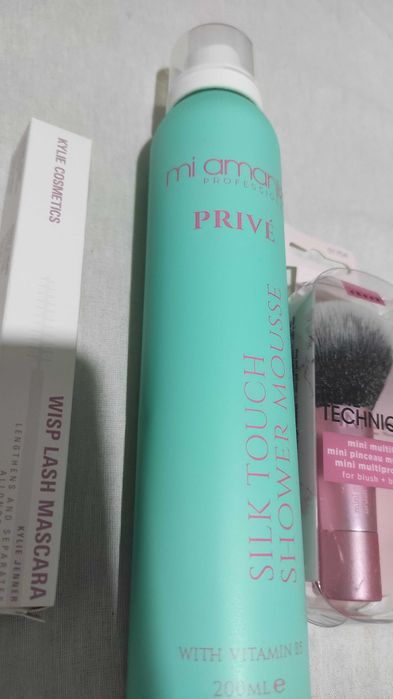 Спирала Kylie Cosmetics почистваща пяна за тяло Mi Amante