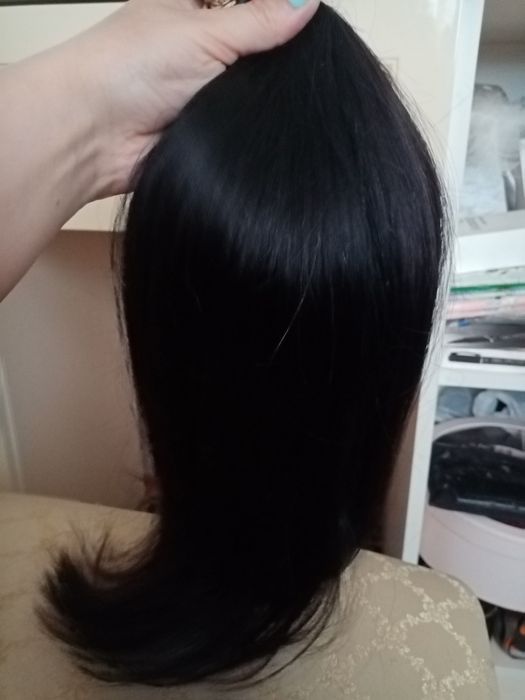 Волосы чёрные, славянка