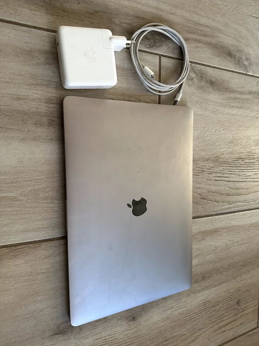MacBook Pro 15” 2017,  i7 2.8GHz / 16GB / 512GB SSD si baterie iFixit
