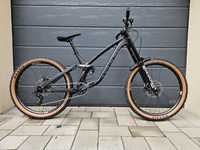 Bicicleta Downhill NS Fuzz L nouă