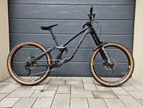 Bicicleta Downhill NS Fuzz L nouă