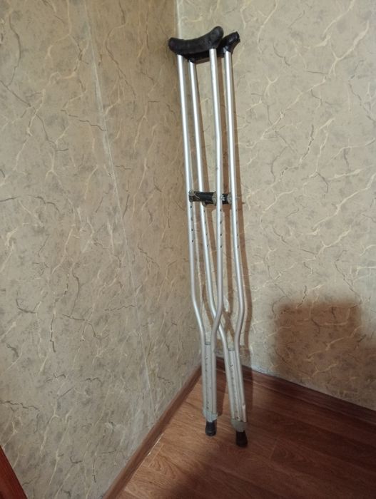 Продам  Костыли.