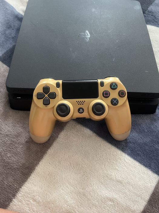 PS4 Slim + 1 manetă + 9 jocuri originale