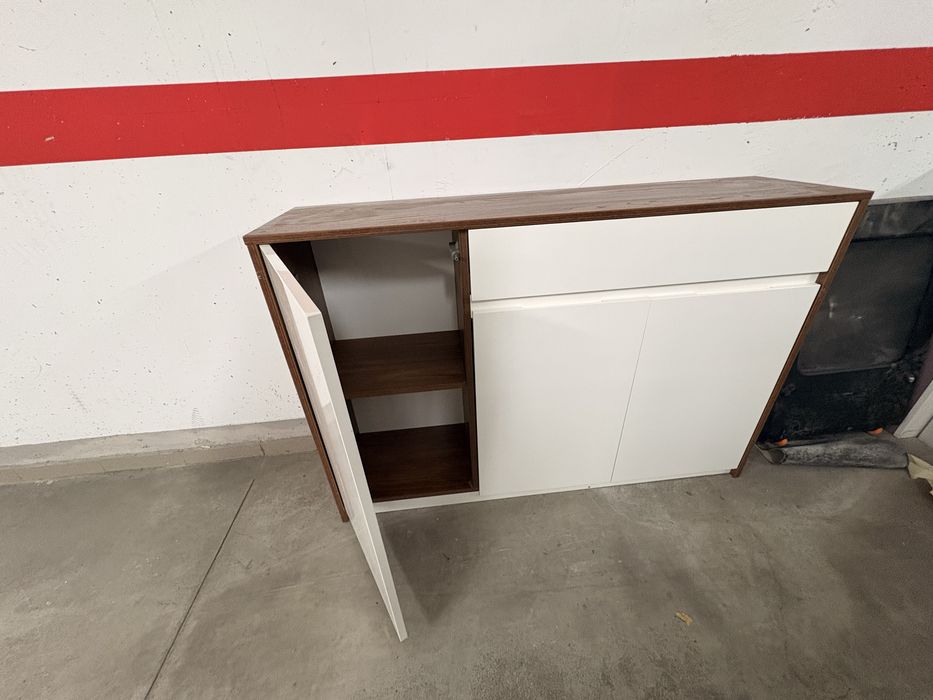 Скрин МДФ лак и две нощни шкафчета