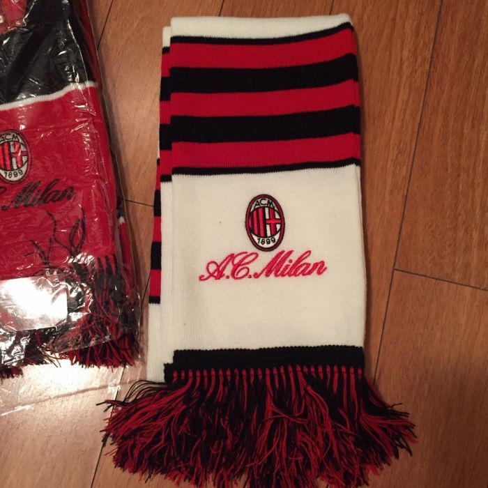 Fular original 100% cu A.C Milan