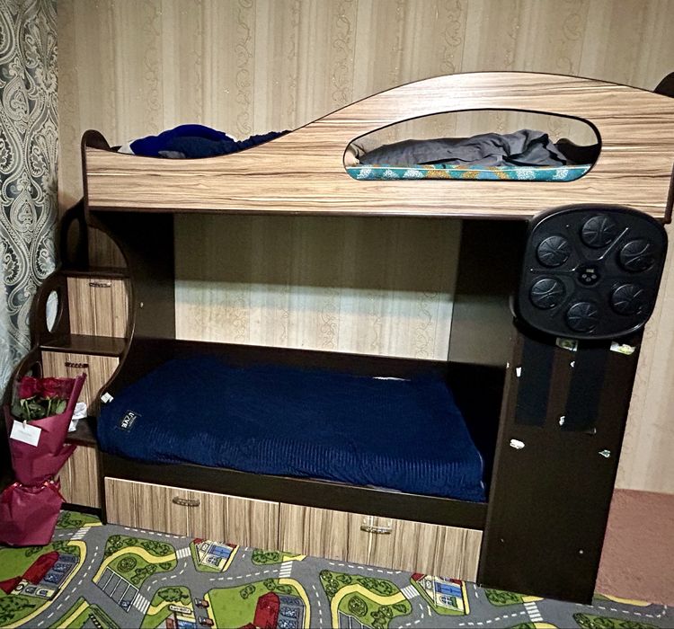 Продам кровать два яруса